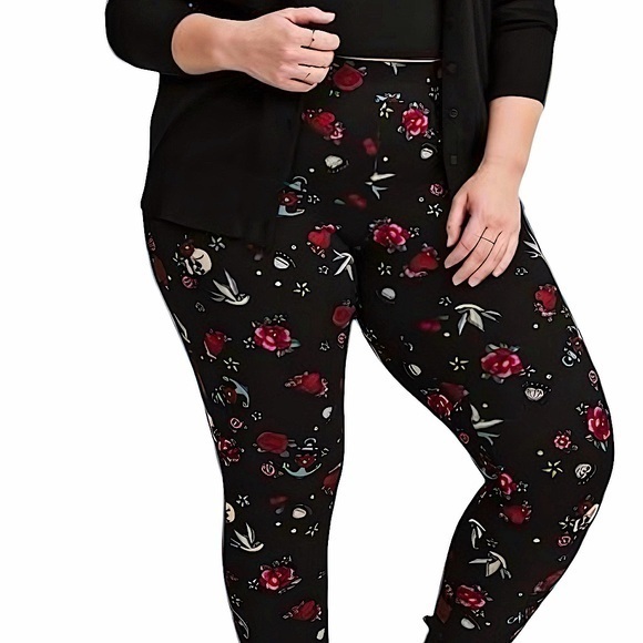 TORRID Skulls, Flowers, Hearts Pixxy Tattoo Icons Premium Legging NWT Size 3X - Picture 2 of 9